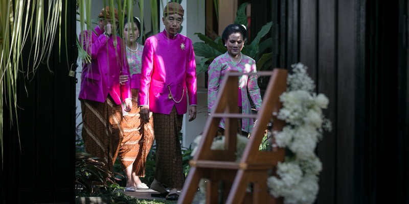 Presiden Jokowi Pasang Bleketepe di Gerbang Kediaman Solo - Bagian 3