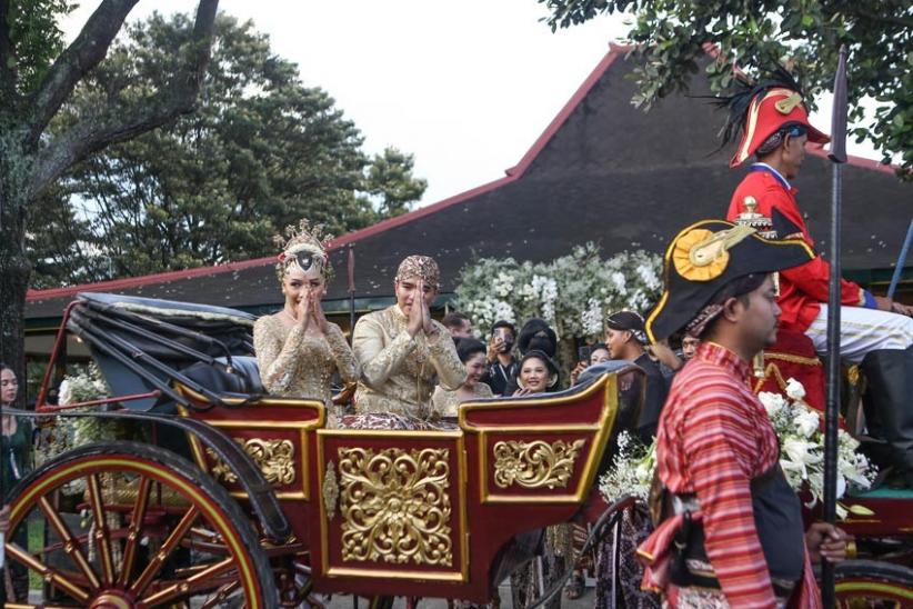 Kaesang-Erina Naik Kereta Kencana Usai Prosesi Akad Nikah - Bagian 3
