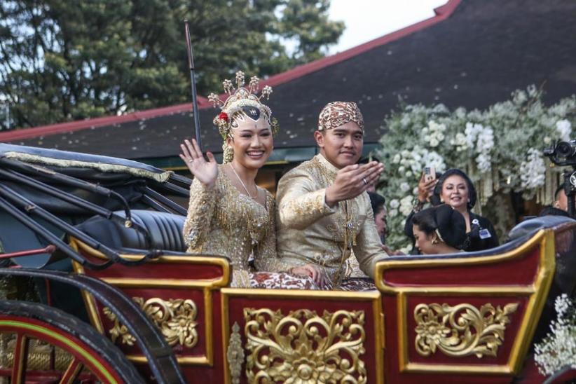 Kaesang-Erina Naik Kereta Kencana Usai Prosesi Akad Nikah - Bagian 1