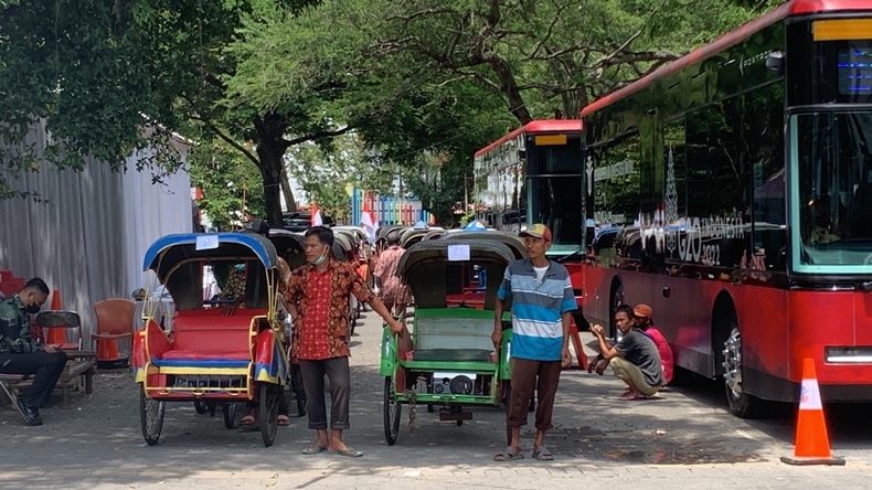 Gibran Ingin Becak dan Andong Jadi Transportasi Wisata di Solo