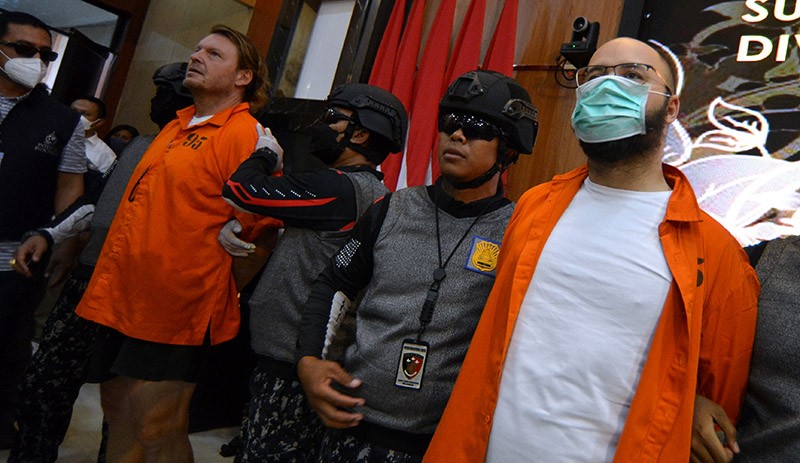 2 WNA Buronan Interpol Kasus Penggelapan Pajak Ceko Ditangkap di Bali - Bagian 1