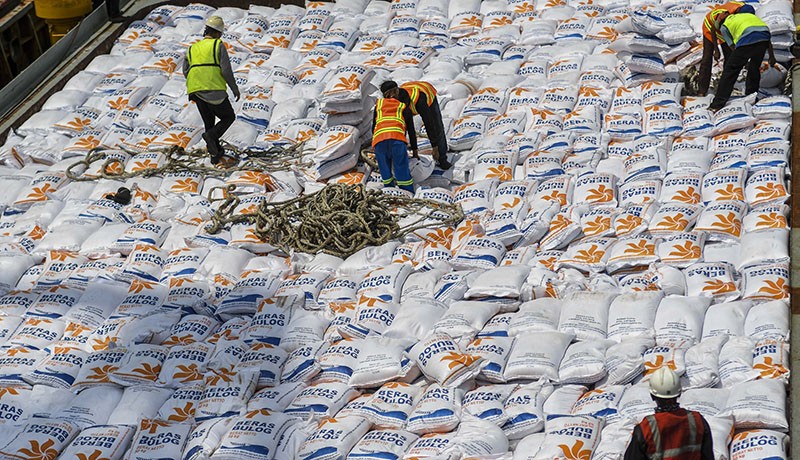 Penampakan 5.000 Ton Beras Bulog Impor dari Vietnam Tiba di Jakarta - Bagian 1