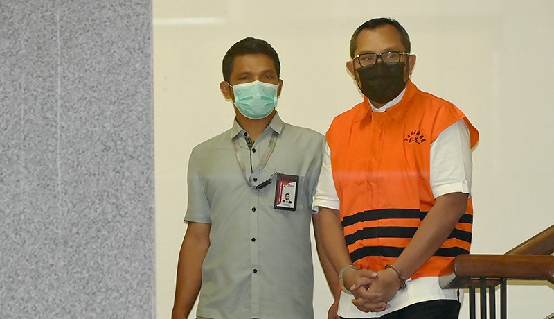 KPK Tahan Wakil Ketua DPR Jawa Timur - Bagian 1