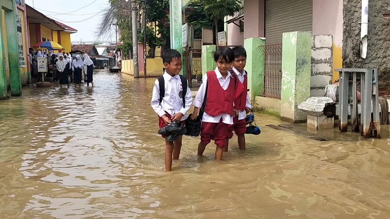 Banjir Rob Terjang 3 Desa di Kandanghaur Indramayu, Ribuan Rumah Terendam 