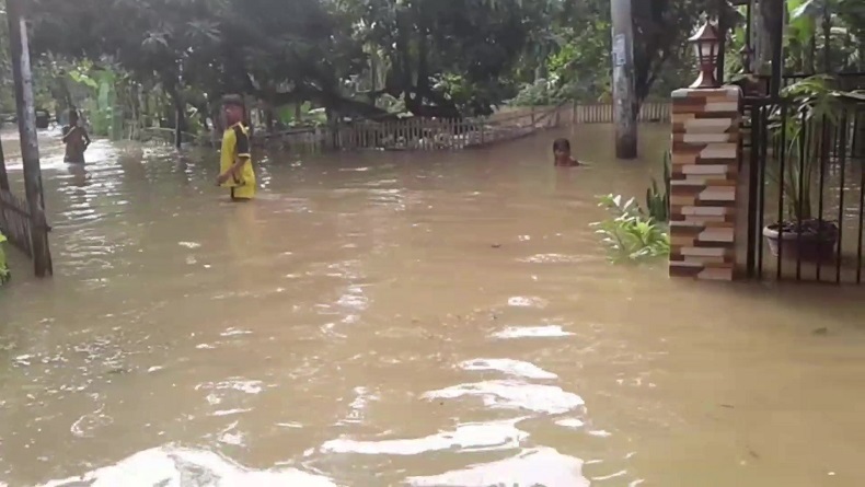 Banjir Subang, Warga Pamanukan dan Ciasem Masih Bertahan di Rumah