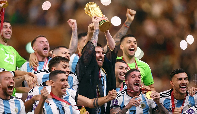 Selebrasi Timnas Argentina Angkat Trofi Piala Dunia 2022 - Bagian 1