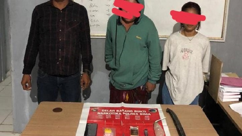 Diduga Miliki Sabu, 2 Pria dan 1 Wanita Ditangkap saat Sembunyi di Kolong Rumah Panggung