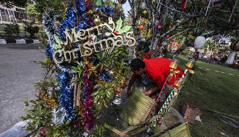 Dekorasi Pernak-pernik Natal Gunakan Barang Bekas - Bagian 2