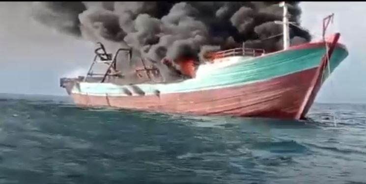 3 Kapal Ikan di Perairan Pengambengan Jembrana Terbakar, 9 ABK Selamat