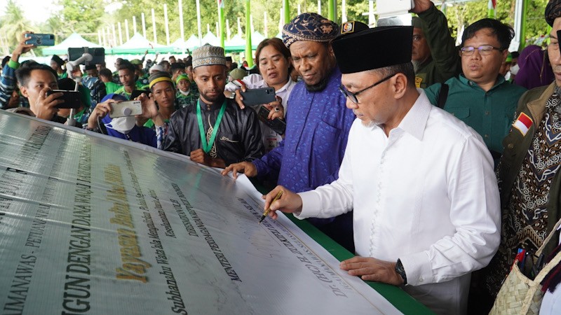 Hadiri Jambore Dai Internasional di Fakfak, Zulhas Kagumi Perjuangan Ustadz Fadlan Garamatan - Bagian 1