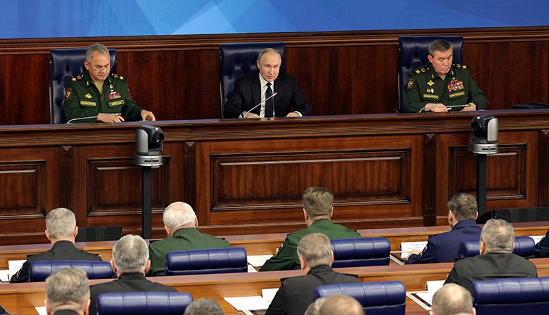 Vladimir Putin Kumpulkan Para Jenderal di Moskow saat Zelensky Temui Biden - Bagian 1