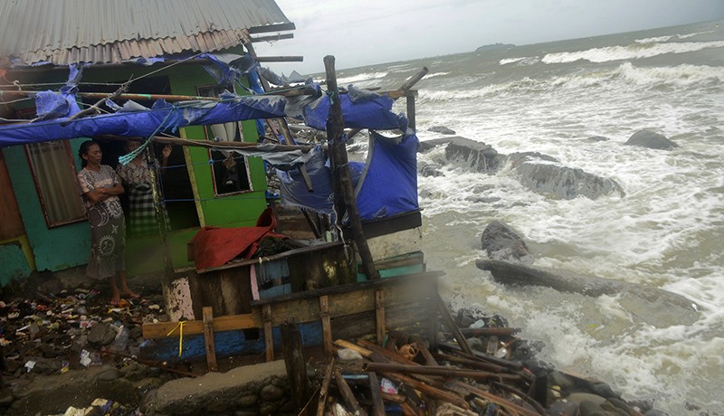 Rumah-Rumah Terancam Roboh akibat Abrasi di Sulsel - Bagian 1