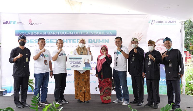 Salurkan Bantuan TJSL di Bandung, Perhutani Dukung Program Desa Sejahtera BUMN  - Bagian 1