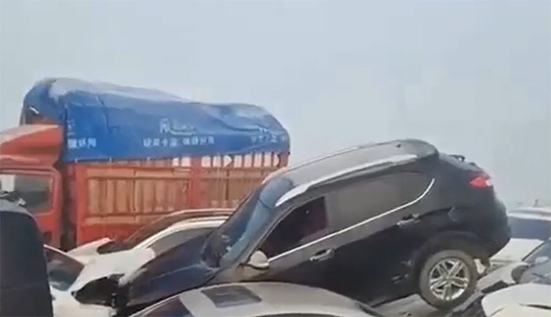 200 Kendaraan Tabrakan Beruntun Gara-Gara Kabut Tebal - Bagian 2