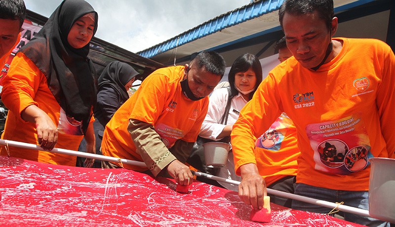 Mantan Penderita ODGJ Belajar Membuat Batik Ciprat - Bagian 1