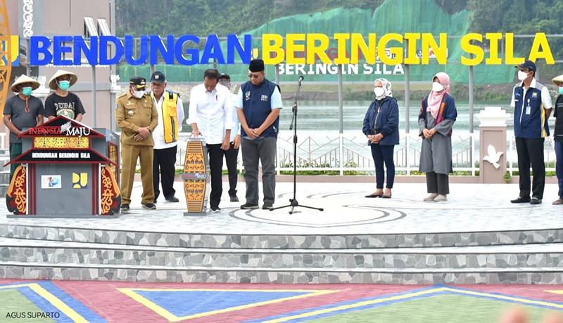 Potret Presiden Jokowi dan Menteri Basuki Resmikan Bendungan Beringin Sila  - Bagian 4