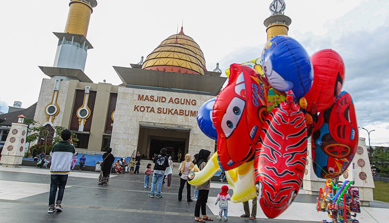 Kebijakan PPKM Dicabut, Masyarakat Diimbau Tetap Pakai Masker - Bagian 2
