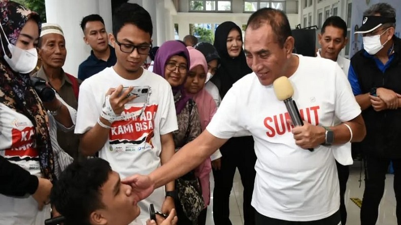 Kaget Mik Direbut Anak-Anak saat Pidato, Begini Reaksi Edy Rahmayadi