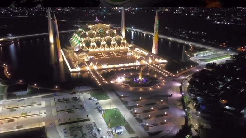 Ridwan Kamil Buat Aturan Dilarang Berenang di Kolam Area Masjid Al Jabbar