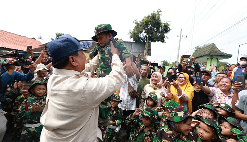 Beri Motor dan Alat Komunikasi Babinsa, Prabowo: Nanti Presiden Bisa Cek Langsung Kalian - Bagian 2