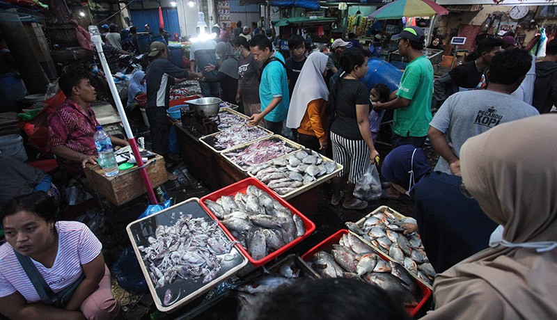 Pasar Ikan Diserbu Pembeli Jelang Perayaan Malam Tahun Baru 2023 - Bagian 1