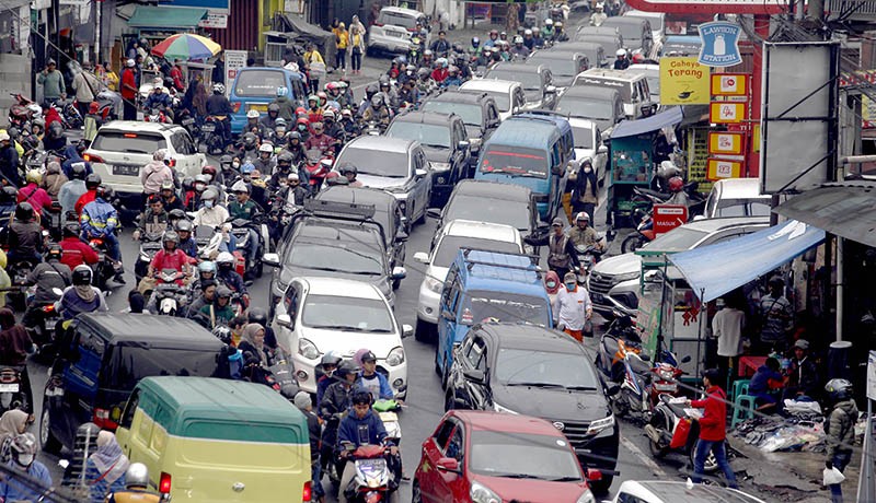 Begini Kepadatan Puncak Bogor Jelang Malam Tahun Baru 2023 - Bagian 1
