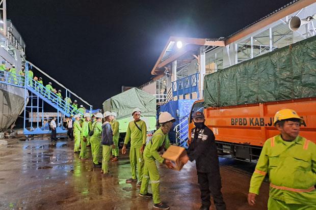 Bahagianya Warga Karimunjawa Akhirnya Terima Bantuan Sembako