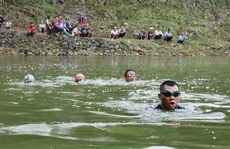 Awali 2023, Bupati Gunungkidul Berenang di Telaga Towet