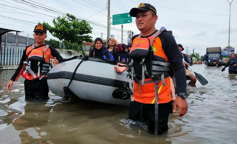 Banjir Semarang, Tim SAR Gabungan Kembali Evakuasi Puluhan Warga