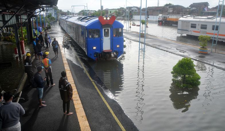 Banjir di Semarang Surut, Perjalanan KA Lintas Utara Jawa Kembali Normal