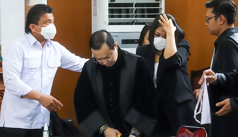 Ferdy Sambo Tolak Jadi Saksi untuk Persidangan Istrinya - Bagian 1