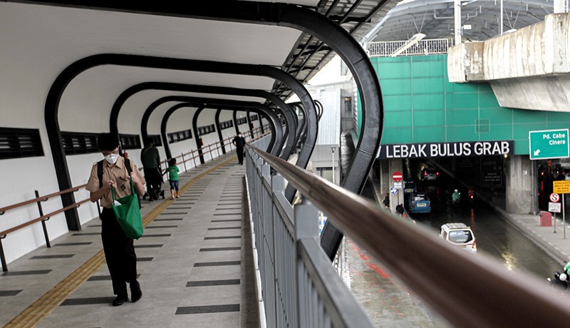 Melewati Sky Bridge Menuju MRT Lebak Bulus yang Baru Dibuka - Bagian 1