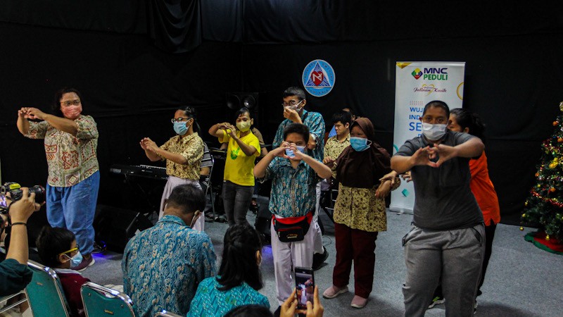 MNC Peduli Berbagi Keceriaan Natal dan Tahun Baru bersama Penyandang Tunaganda - Bagian 2