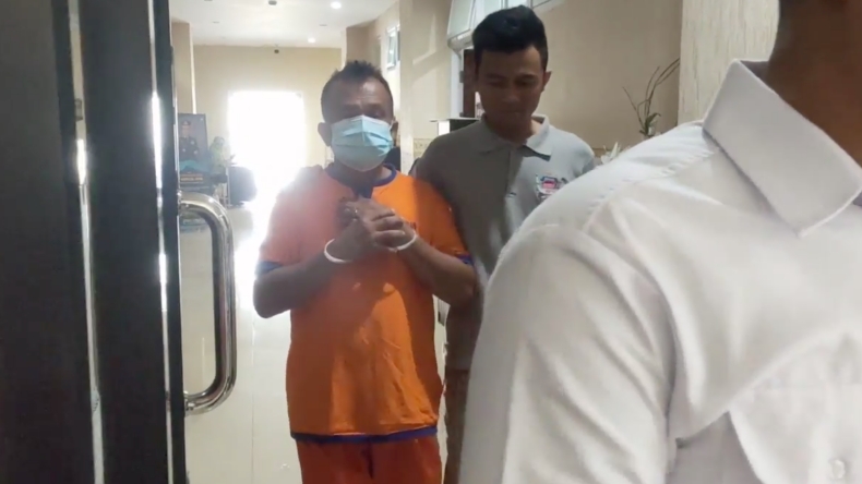 Nafsu Lihat Putrinya Pakai Handuk, Ayah di Gresik Perkosa Anak Tiri hingga Hamil