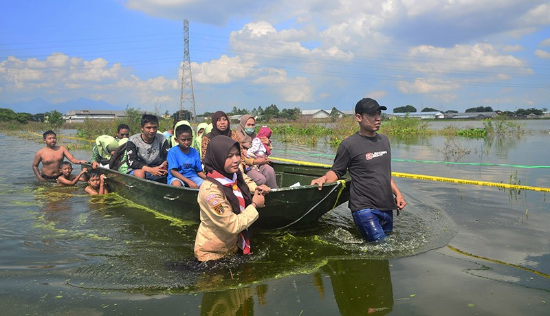 Banjir Kudus Mulai Surut, Pengungsi Kembali ke Rumah - Bagian 1