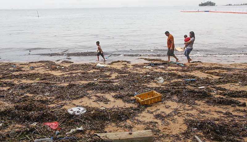 Pesisir Kawasan Wisata Nongsa Batam Dipenuhi Sampah - Bagian 2