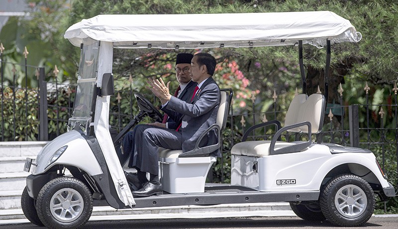 Disopiri Presiden Jokowi, PM Anwar Ibrahim Diajak Keliling Kebun Raya Bogor - Bagian 1