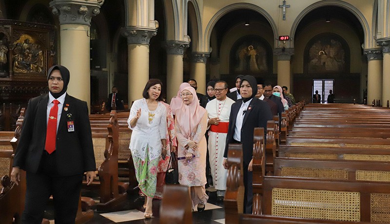 Istri PM Malaysia Azizah Anwar Ibrahim Kunjungi Masjid Istiqlal dan Gereja Katedral - Bagian 3