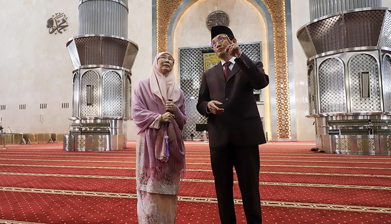 Istri PM Malaysia Azizah Anwar Ibrahim Kunjungi Masjid Istiqlal dan Gereja Katedral - Bagian 1