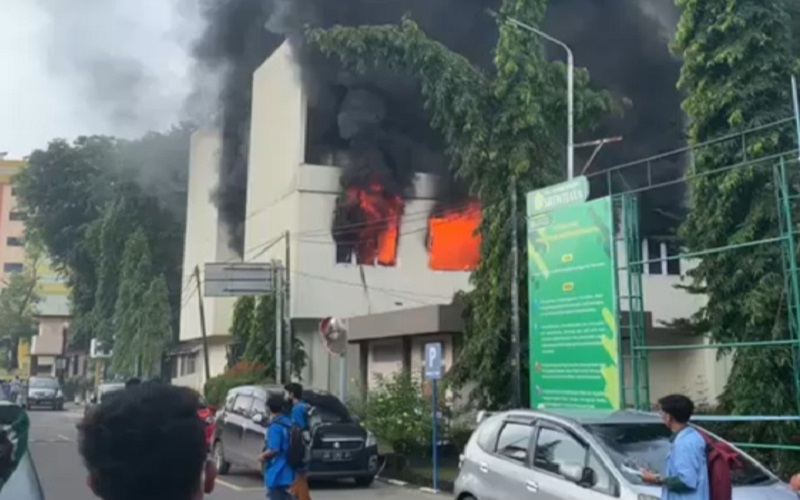 Kebakaran Gedung Polsri Dipicu 2 Bocah Main Korek Api
