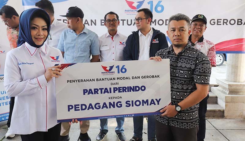 Partai Perindo Berikan 2 Gerobak UMKM Gratis dan Modal Usaha - Bagian 2