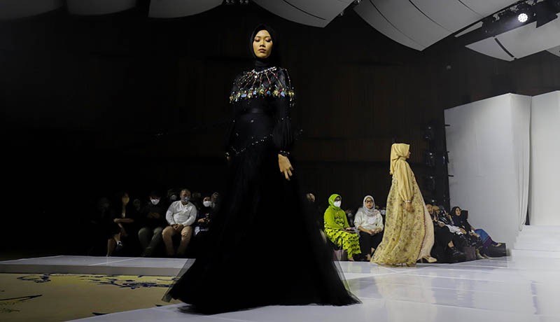 Sanic Alexander Pamerkan Koleksi Gaun Muslim Hijab di JFT 2023 - Bagian 3