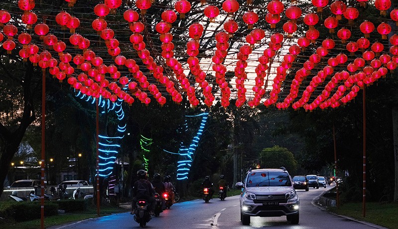 Jelang Imlek 2574, Kota Pontianak Dihiasi Ribuan Lampion - Bagian 2
