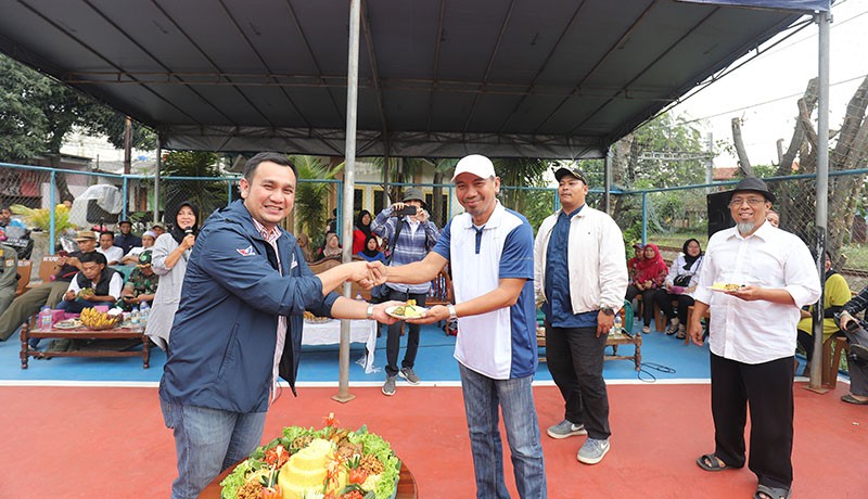 Ketua DPW Partai Perindo DKI Jakarta Effendi Syahputra Resmikan Lapangan Serbaguna - Bagian 4