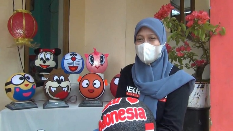Rumah Produksi Lampion di KBB Kebanjiran Order Jelang Imlek