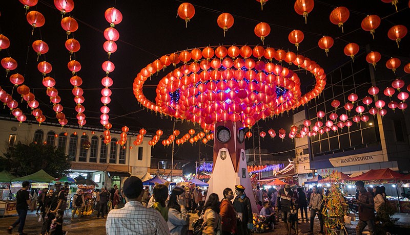 Meriahkan Imlek, Pasar Gede Solo Dihiasi Ribuan Lampion - Bagian 1
