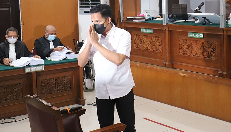 Ekspresi Bharada E Dituntut 12 Tahun Penjara - Bagian 4