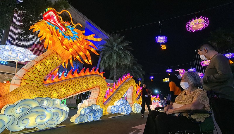 Festival Lampion Terbesar se-Indonesia Tampilkan Karakter Kelinci Raksasa - Bagian 2