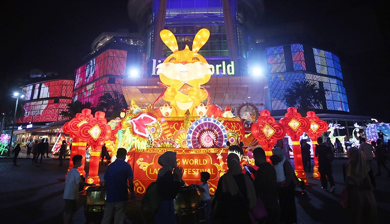 Festival Lampion Terbesar se-Indonesia Tampilkan Karakter Kelinci Raksasa - Bagian 1