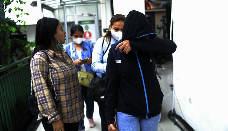 Pendukung Menangis Histeris Bharada E Dituntut 12 Tahun Penjara - Bagian 5